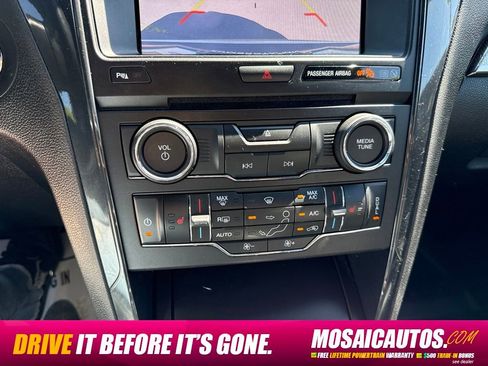 Used 2018 Ford Explorer XLT w/ Equipment Group 202A AWD/4WD image 33