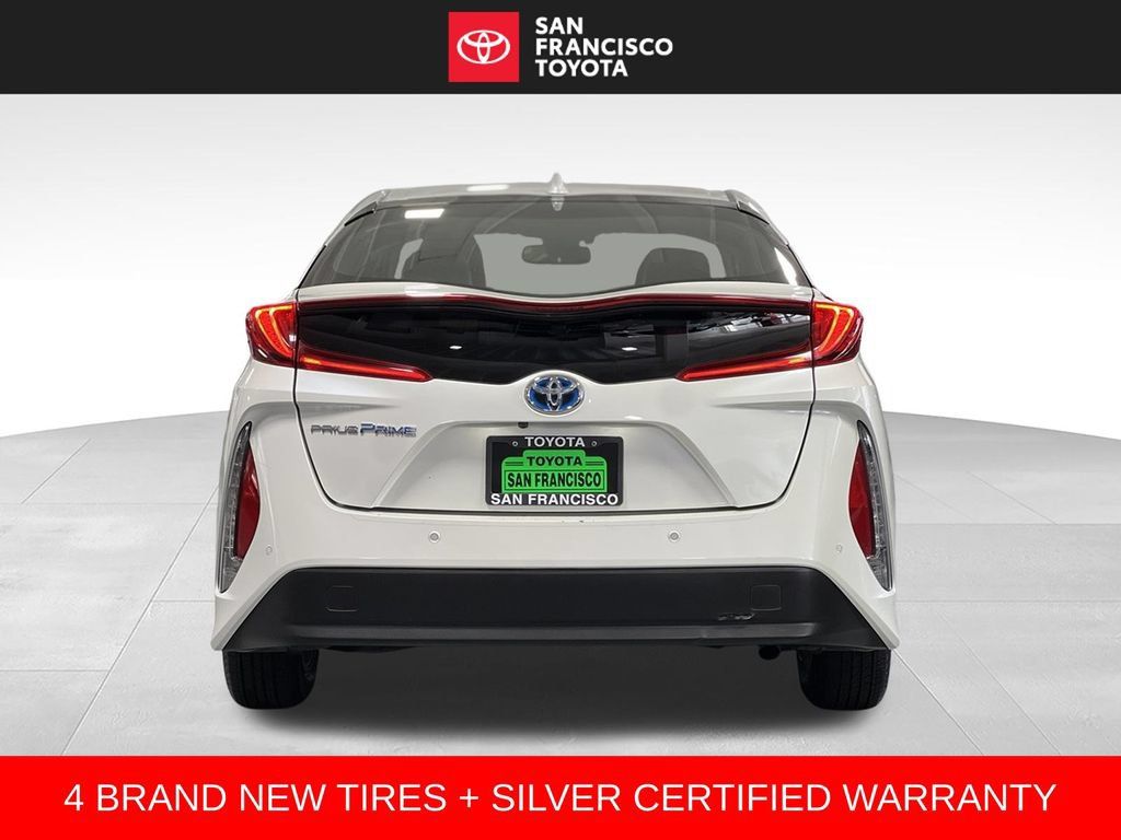 Certified 2017 Toyota Prius Prime Advanced FWD image 4