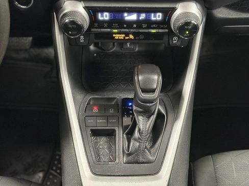 Used 2020 Toyota RAV4 XLE w/ Convenience Package FWD image 18