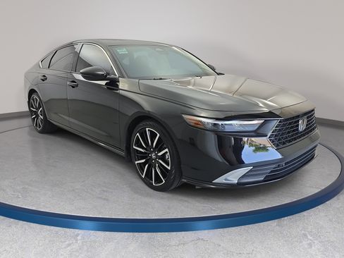 Used 2024 Honda Accord Touring image 3