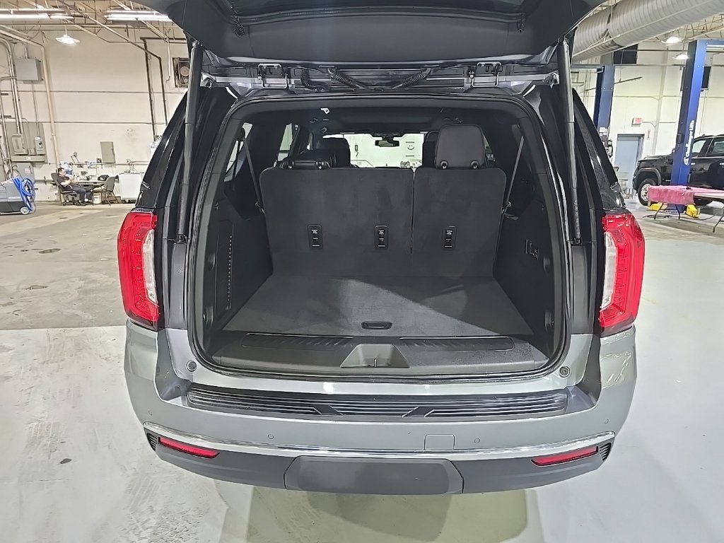Used 2022 GMC Yukon XL SLT w/ SLT Premium Package AWD/4WD image 14