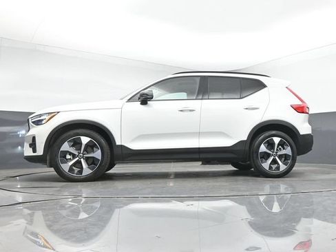 Used 2026 Volvo XC40 B5 Plus AWD/4WD image 14