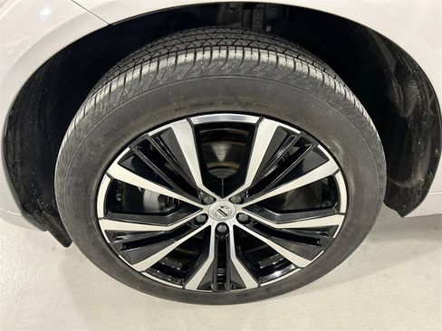 Certified 2025 Volvo XC60 B5 Plus image 8