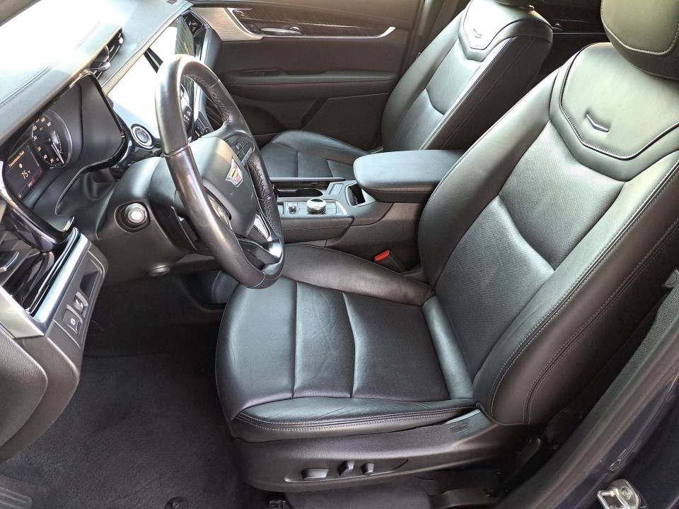 Used 2025 Cadillac XT6 Premium Luxury FWD image 9