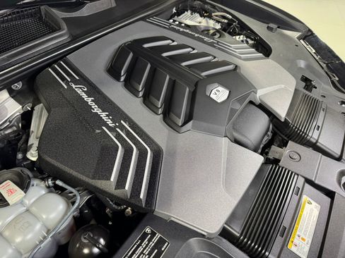 Used 2021 Lamborghini Urus image 46
