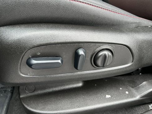 Used 2025 Chevrolet Blazer RS image 19