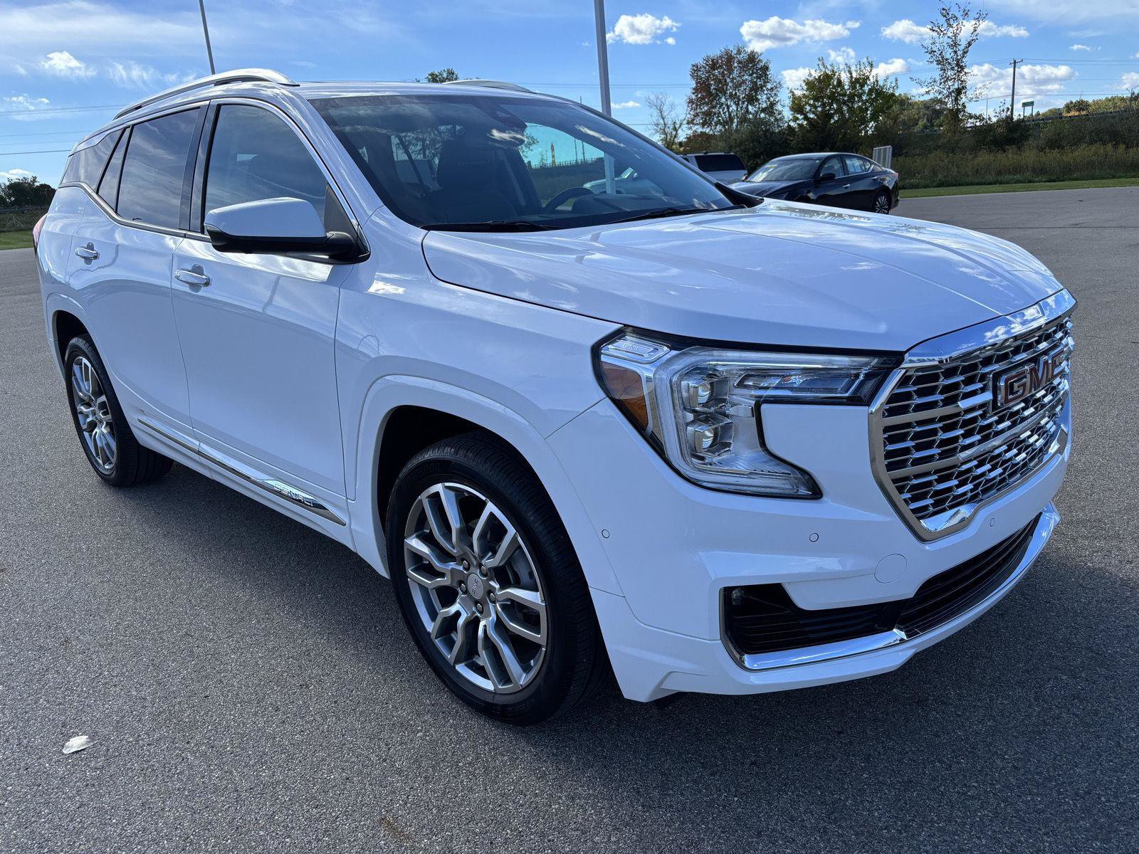 Used 2022 GMC Terrain Denali w/ Denali Premium Package AWD/4WD image 7