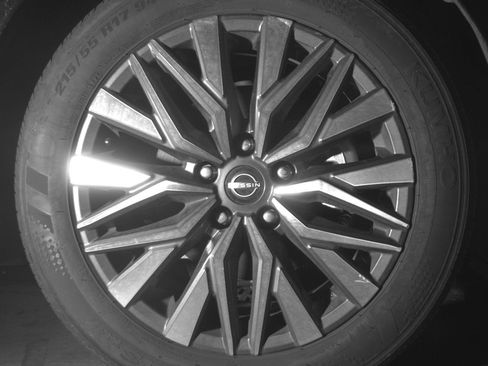 Used 2025 Nissan Altima 2.5 SV FWD image 13
