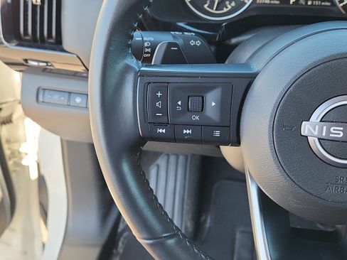 Used 2025 Nissan Pathfinder SV AWD/4WD image 17