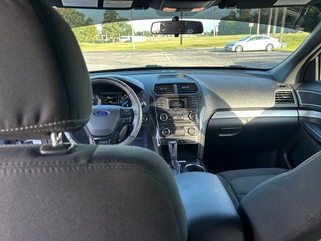 Used 2017 Ford Explorer XLT FWD image 14