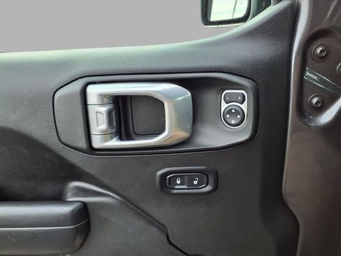 Used 2022 Jeep Wrangler Unlimited Sport image 17