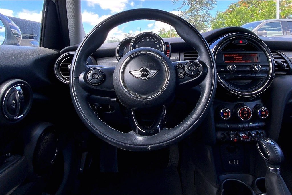 Used 2016 MINI Cooper 4-Door Hardtop FWD image 5