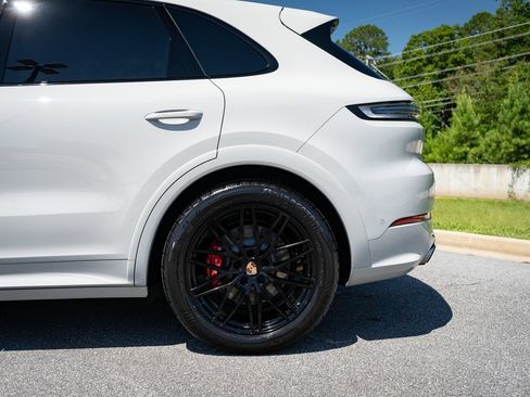 Used 2023 Porsche Cayenne GTS AWD/4WD image 18