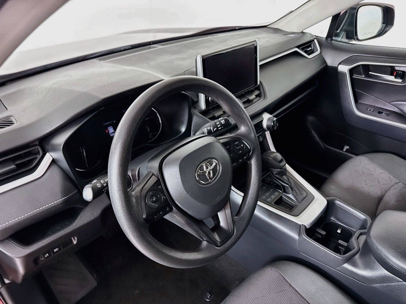 Used 2025 Toyota RAV4 XLE AWD/4WD image 22