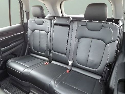 Used 2023 Jeep Grand Cherokee Limited AWD/4WD image 13