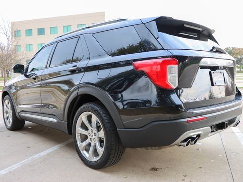 Used 2020 Ford Explorer Platinum w/ Premium Technology Package image 5
