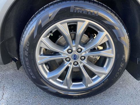 Used 2022 Ford Explorer XLT w/ Equipment Group 202A image 14