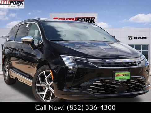 New 2027 Chrysler Pacifica Pinnacle w/ Theater Group FWD image 1