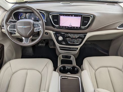 Used 2021 Chrysler Pacifica Touring-L image 13