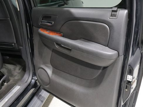 Used 2013 Chevrolet Avalanche LTZ AWD/4WD image 23