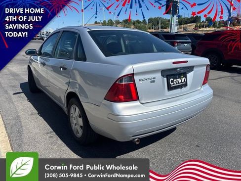 Used 2007 Ford Focus SE FWD image 8