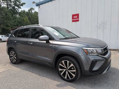 Used 2022 Volkswagen Taos SE w/ Panoramic Sunroof Package