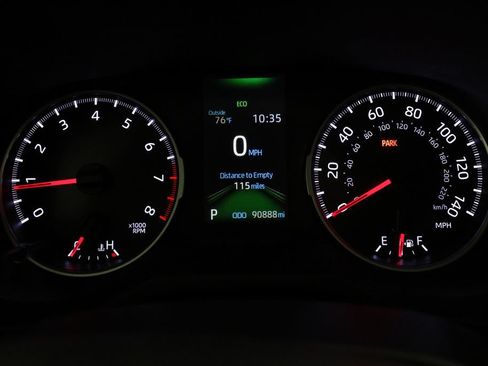 Used 2022 Toyota RAV4 LE FWD image 17