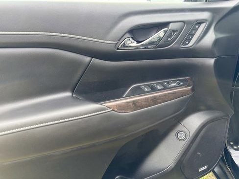 Used 2023 GMC Acadia Denali w/ Black Diamond Edition image 19