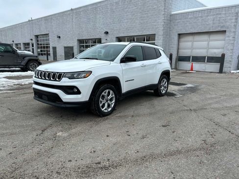 Certified 2025 Jeep Compass Latitude image 1