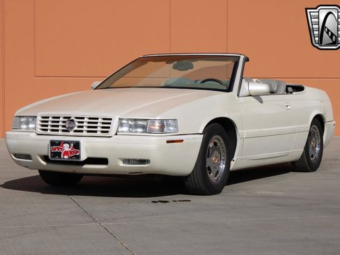 Used 2002 Cadillac Eldorado Touring w/ Preffered Equipment Group image 3
