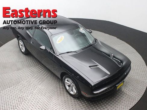 Used 2023 Dodge Challenger SXT image 3