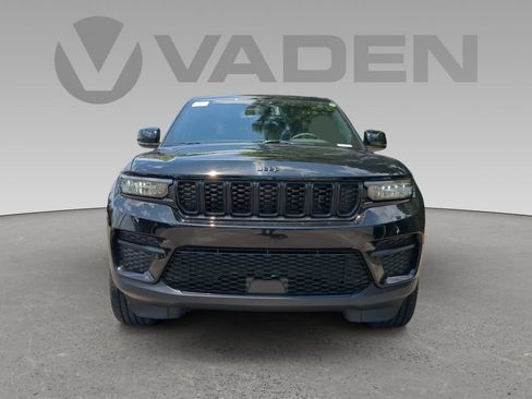New 2025 Jeep Grand Cherokee Altitude image 21
