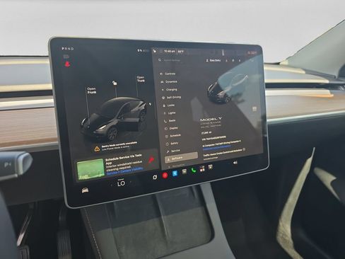 Used 2024 Tesla Model Y Long Range AWD/4WD image 24