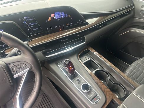 Used 2024 Cadillac Escalade Premium Luxury Platinum AWD/4WD image 24