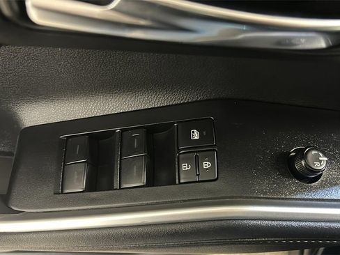 Used 2024 Toyota Highlander XLE image 28