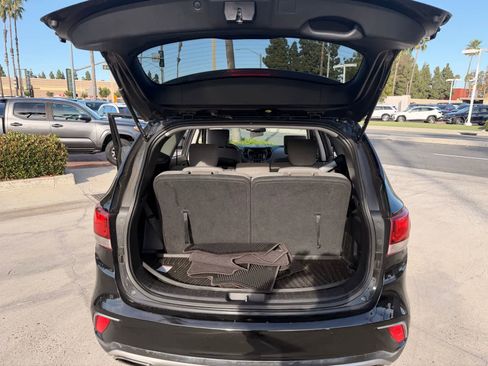 Used 2017 Hyundai Santa Fe SE FWD image 20