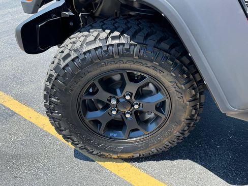 Used 2021 Jeep Wrangler Unlimited Sport AWD/4WD image 11