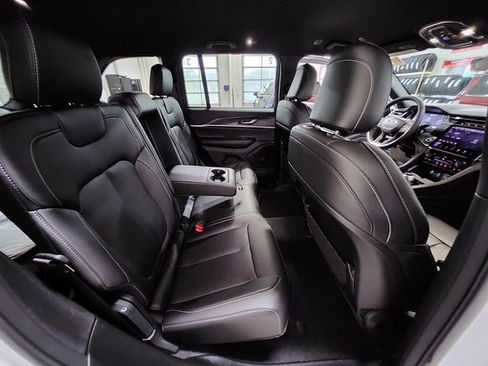 New 2025 Jeep Grand Cherokee Limited w/ Trailer Tow Package image 36