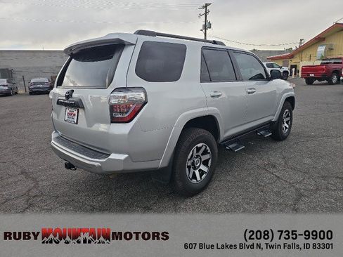 Used 2022 Toyota 4Runner TRD Off-Road AWD/4WD image 7
