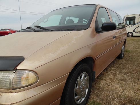 Used 1995 Ford Windstar LX image 14