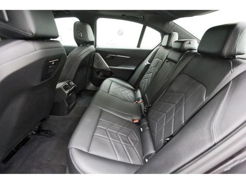 Used 2025 BMW 530i RWD image 12