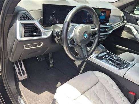Used 2024 BMW X7 xDrive40i w/ M Sport Package AWD/4WD image 4