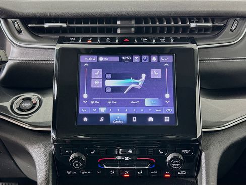 Used 2023 Jeep Grand Cherokee Laredo w/ Luxury Tech Group I image 23