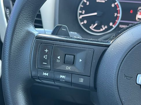 Used 2023 Nissan Rogue SV image 26