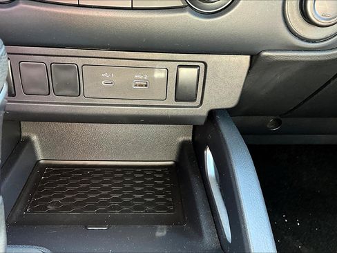 Used 2022 Nissan Frontier SV image 33