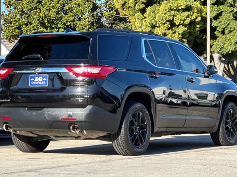 Used 2020 Chevrolet Traverse LT w/ LPO, Black Accent Package image 4