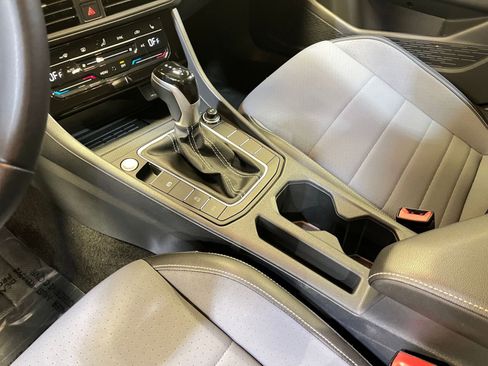 Used 2025 Volkswagen Jetta SE image 40