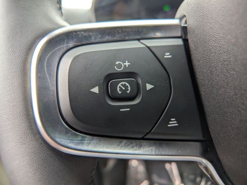 Used 2023 Volvo XC40 B5 Plus w/ Protection Package Premier AWD/4WD image 26