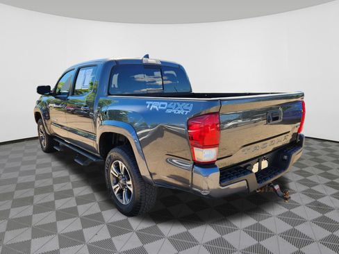 Used 2017 Toyota Tacoma TRD Sport w/ Tow Package (A/T) AWD/4WD image 3
