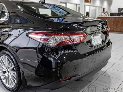 Used 2020 Toyota Camry XLE image 14